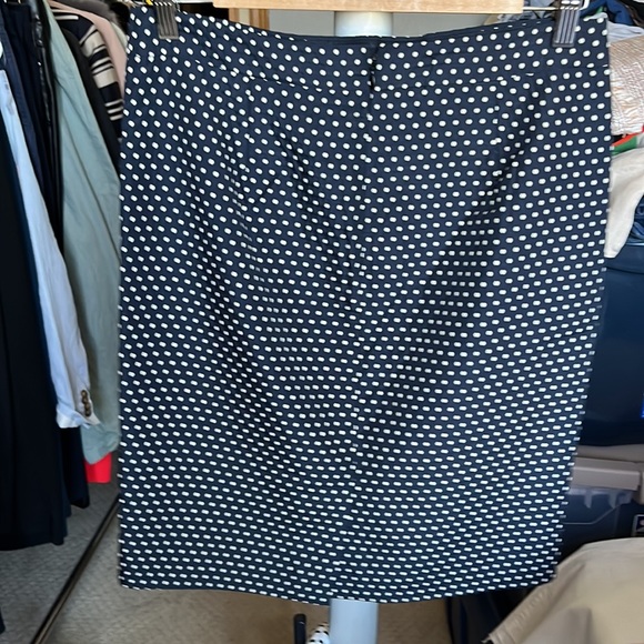 JCrew No.2 pencil skirt size 6p Navy and white polka dot pencil skirt. - Picture 2 of 7